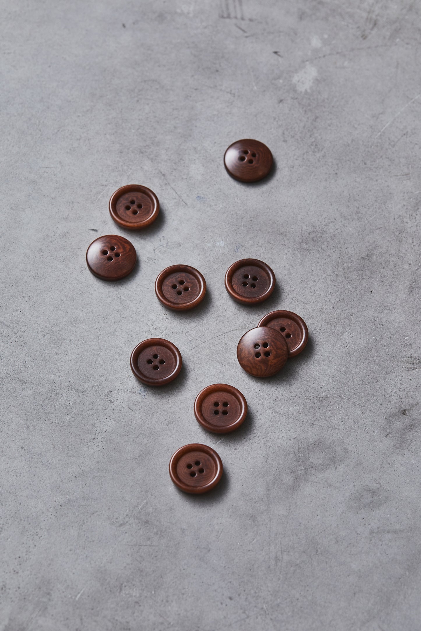 DISH COROZO BUTTON | Pecan