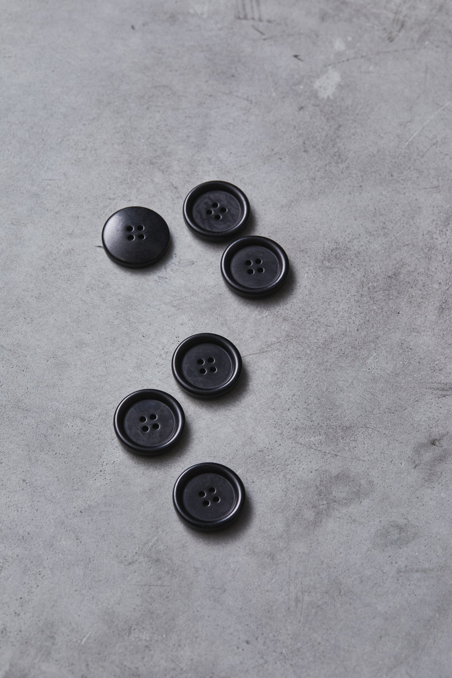 DISH COROZO BUTTON | Black