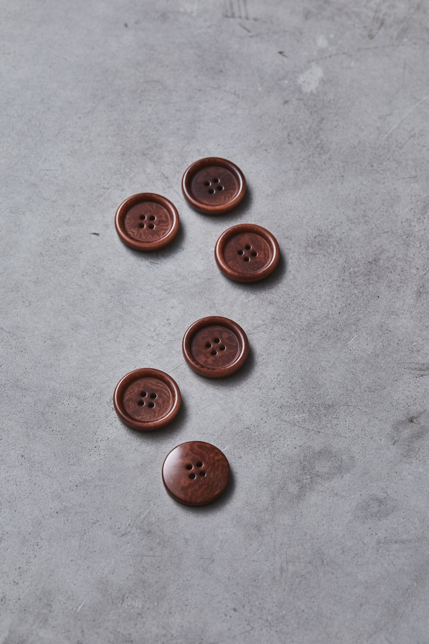 DISH COROZO BUTTON | Pecan