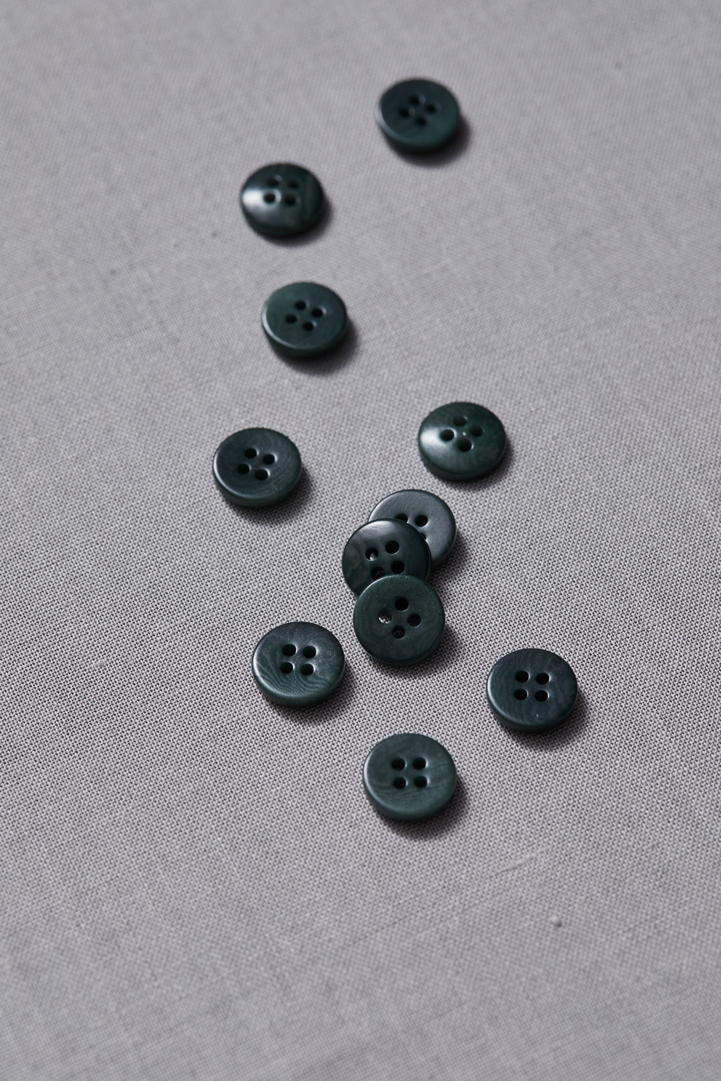 PLAIN 4 HOLE COROZO BUTTON | Emerald 11mm