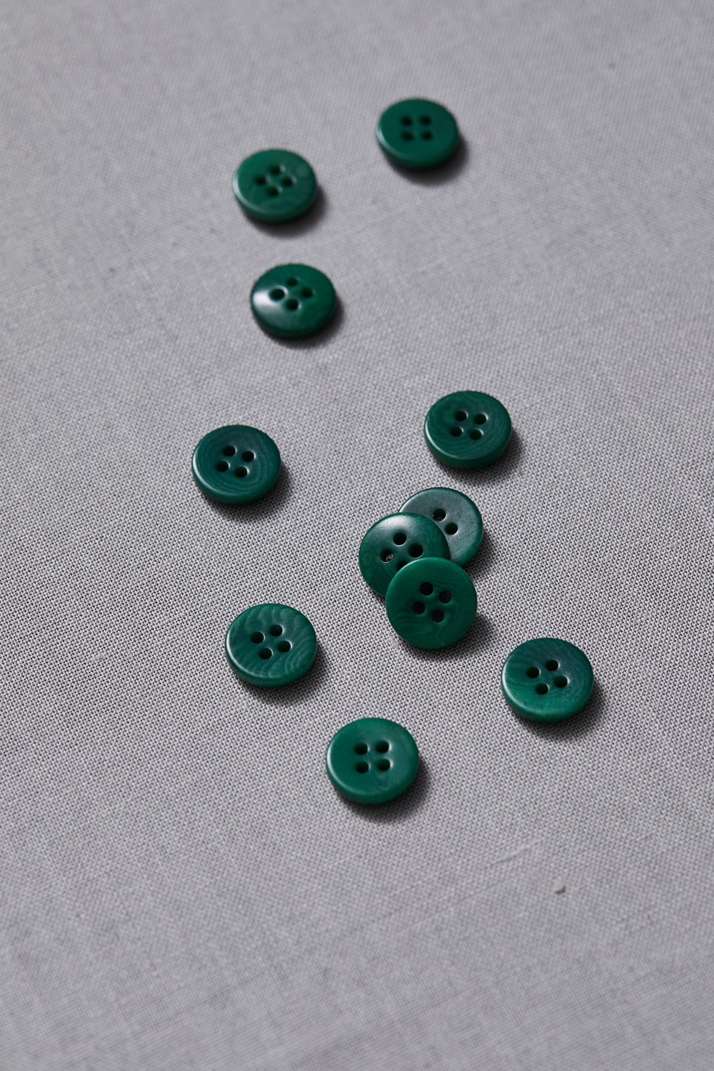 PLAIN 4 HOLE COROZO BUTTON | Frog 11mm