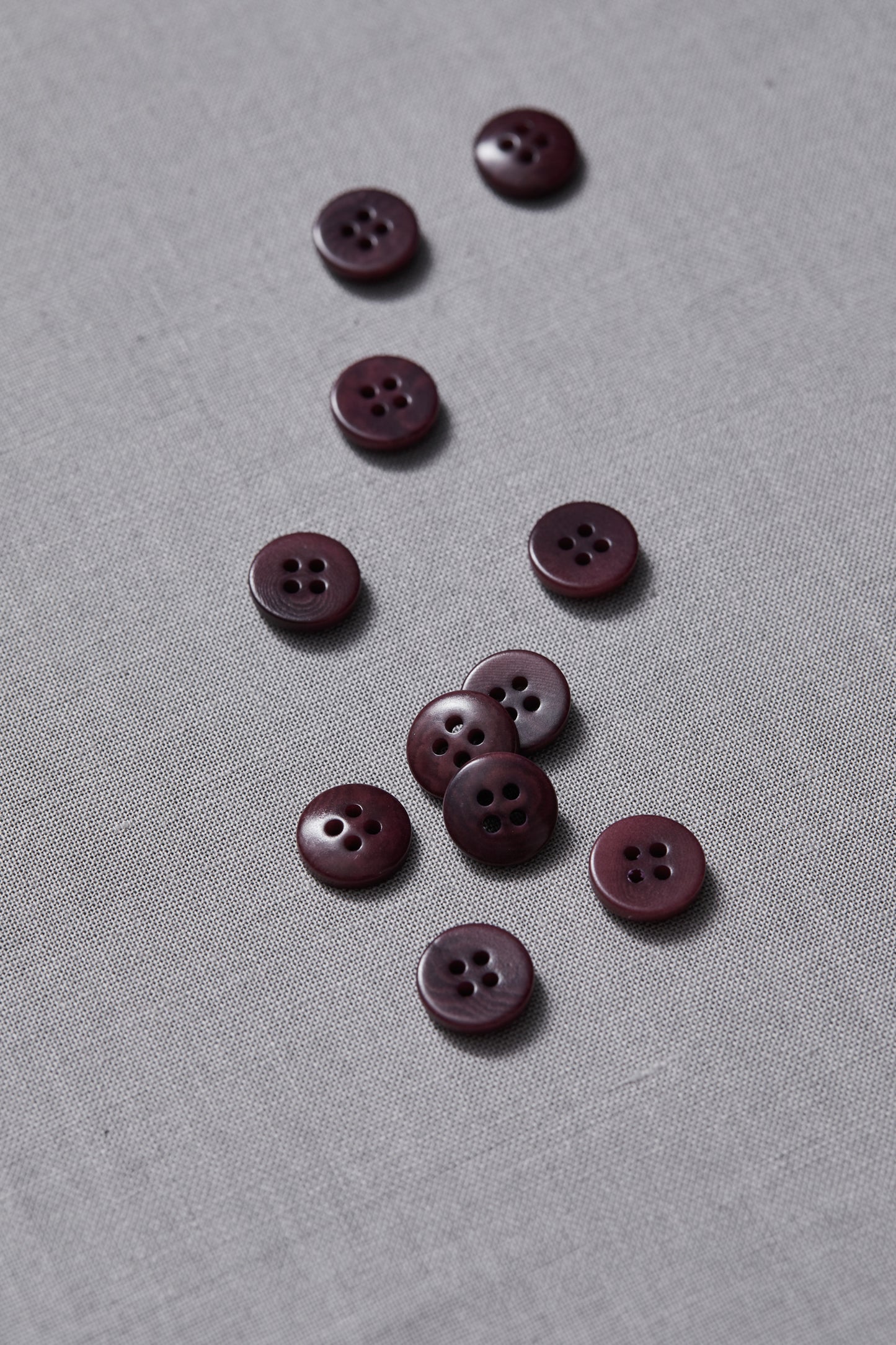 PLAIN 4 HOLE COROZO BUTTON | Maroon 11mm