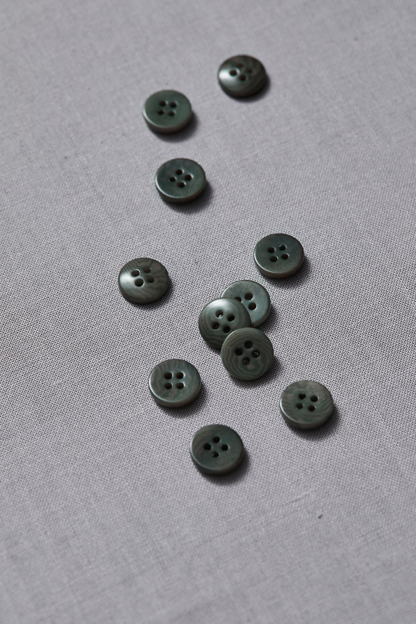 PLAIN 4 HOLE COROZO BUTTON | Moss 11mm
