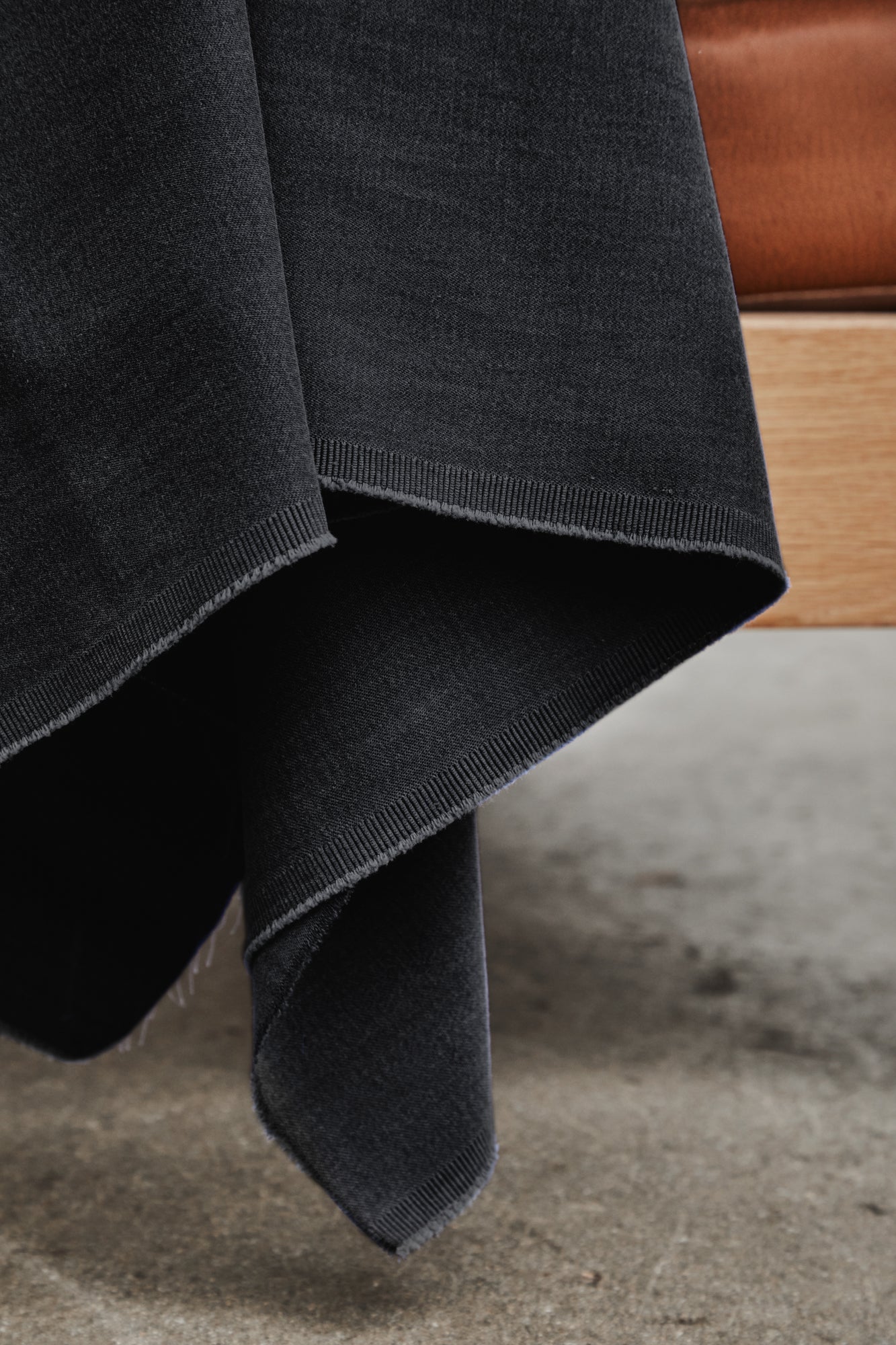 SERA WEIGHTY COTTON BLEND | Black