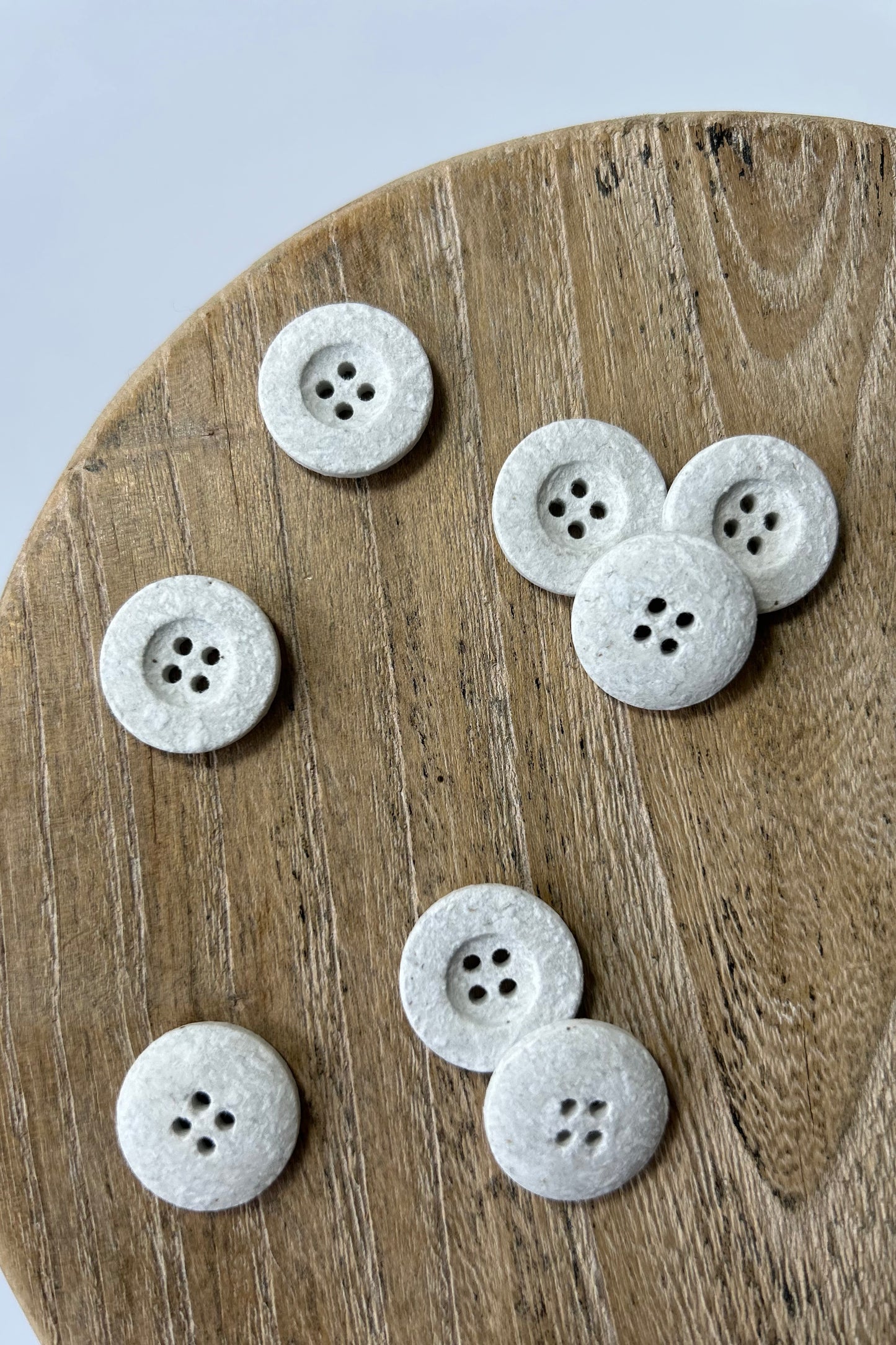 RECYCLED BUTTON | Chalk