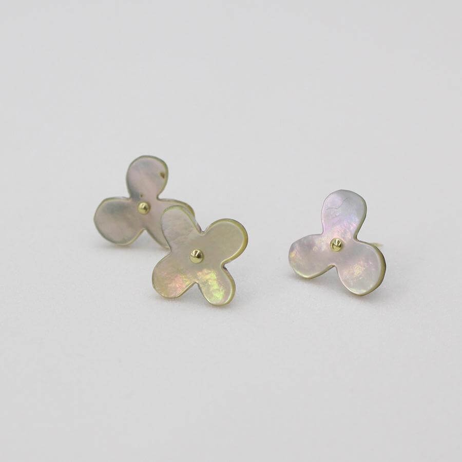 FLOWER PUSH PIN | White