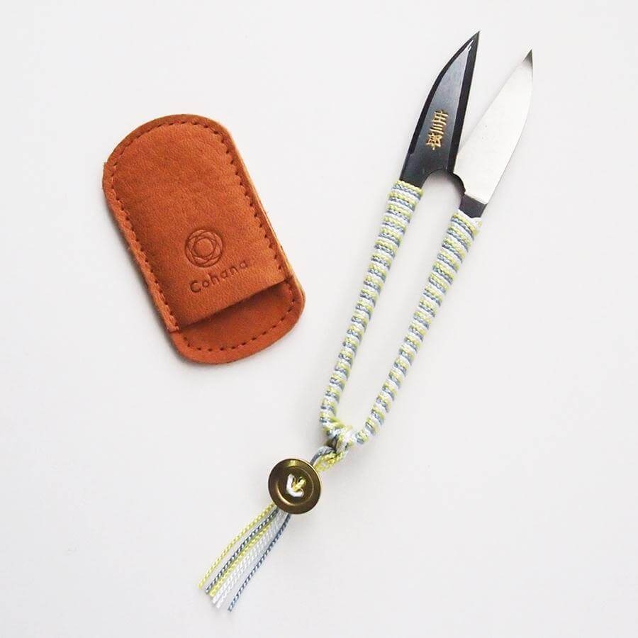 Cohana thread snips with grey and yellow thread wrapped handles and leather case