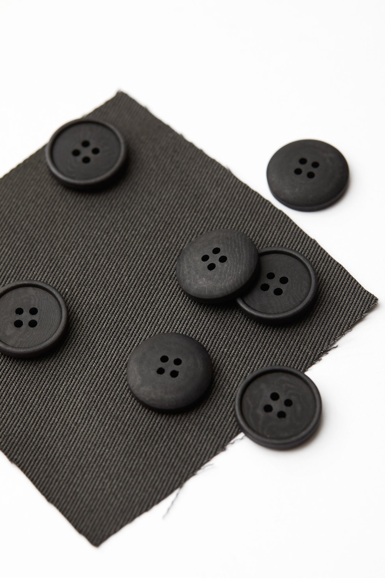BLAZE COROZO BUTTON | Calm Grey