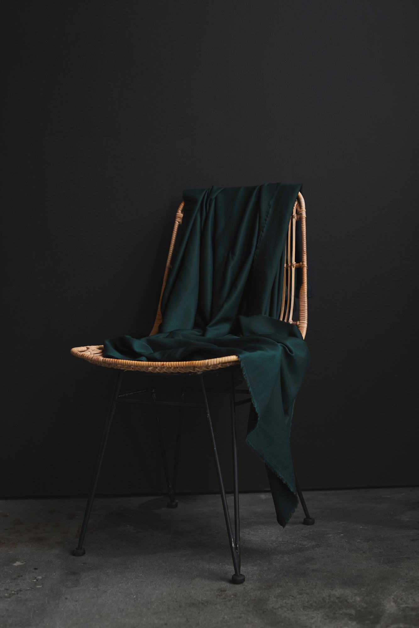 SOLID VISCOSE TWILL | Bottle Green