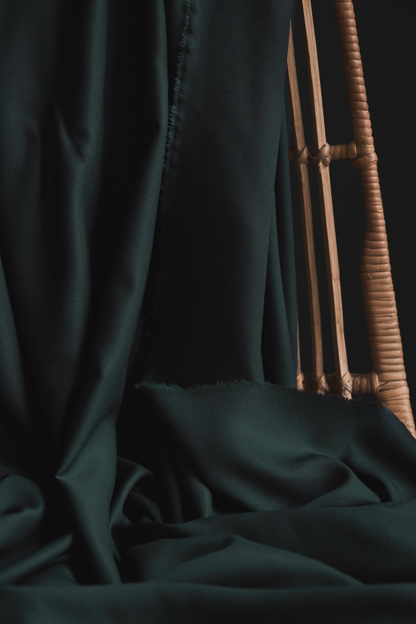 SOLID VISCOSE TWILL | Bottle Green
