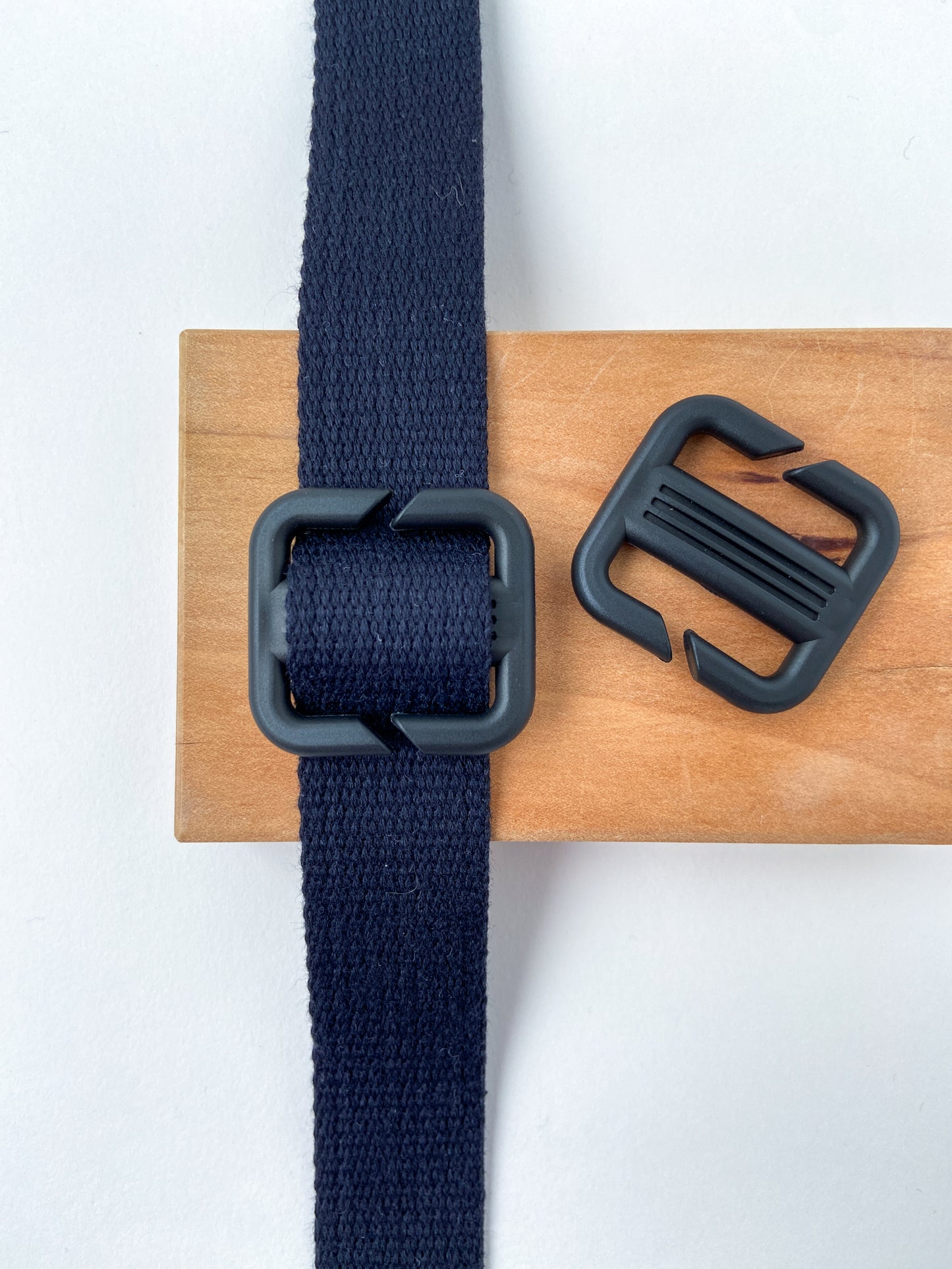 LADDER LOCK 25MM | Black