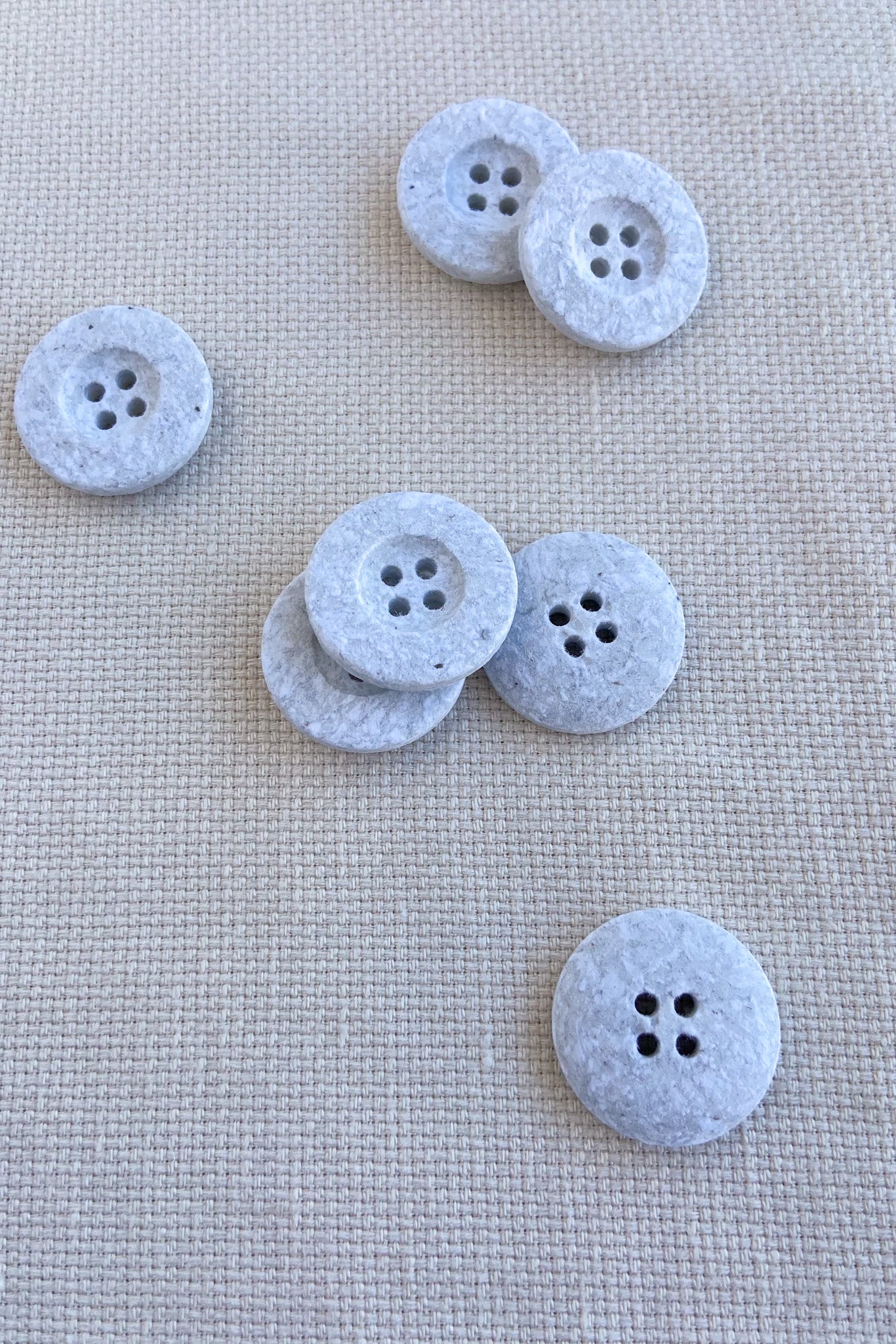 RECYCLED BUTTON | Chalk