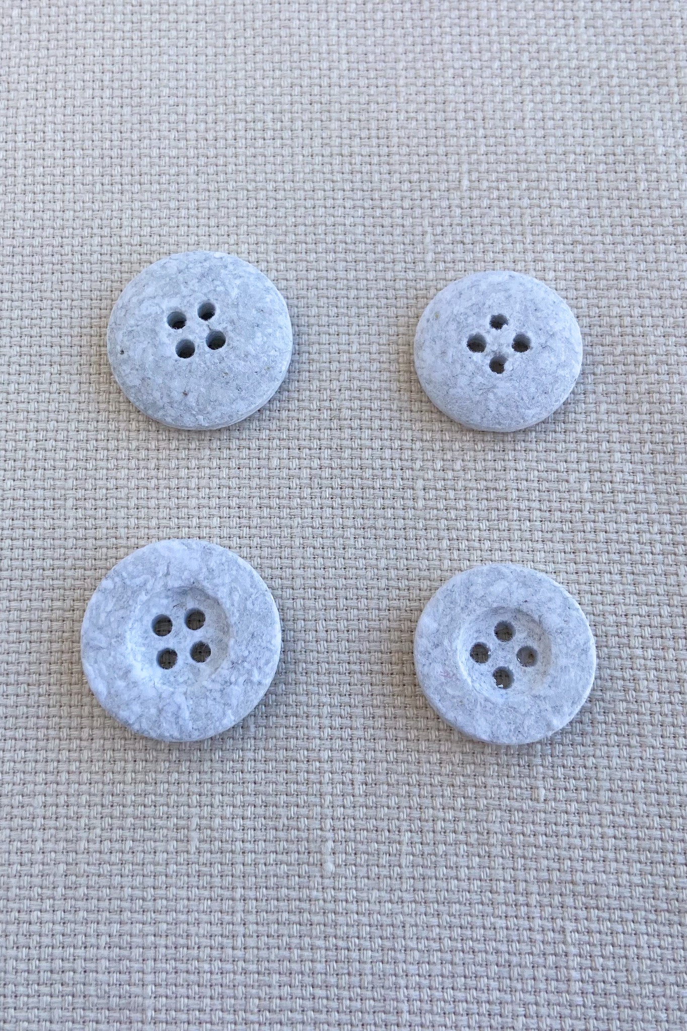 RECYCLED BUTTON | Chalk