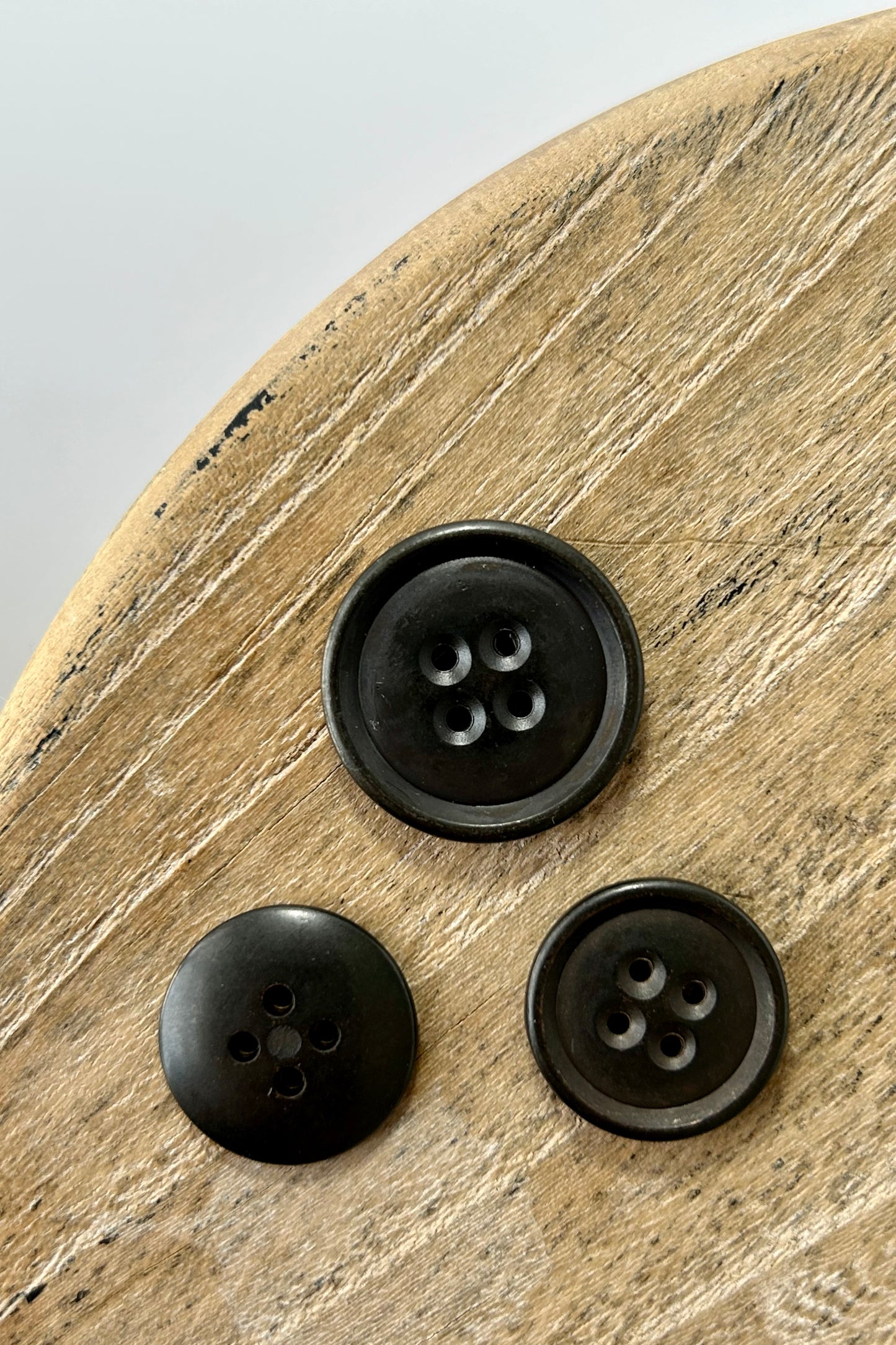 SIMPLE BUTTON | Metal